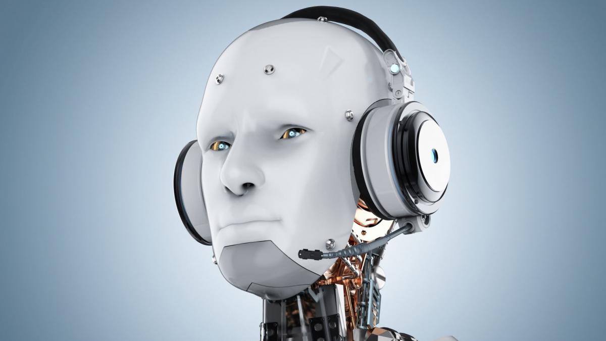 robot umanoid cu castile pe urechi