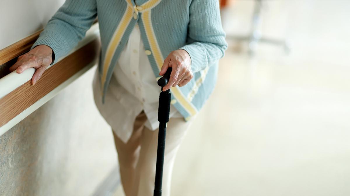 cine decide pentru un varstnic cu probleme de memorie povestea femeii de 91 de ani ce a plecat din azilul de 28 000 de dolari pe luna