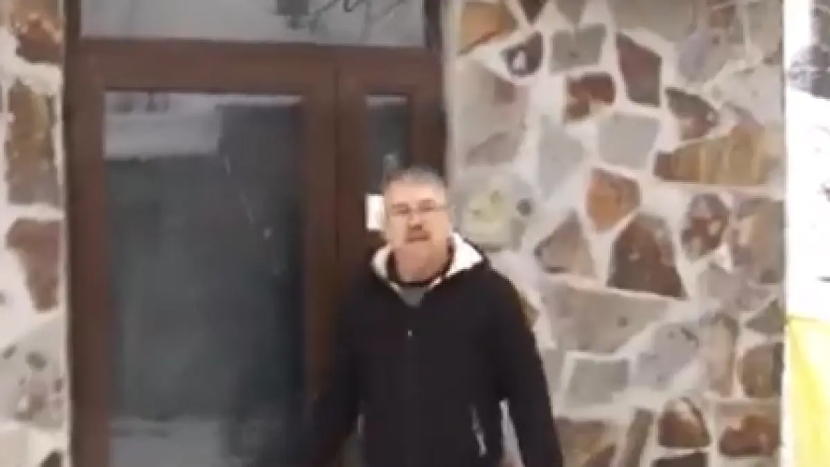 am ajuns ca in desert diferenta e ca noi cu caram cu camilele caram cu mainile 50 000 de oameni din curtea de arges tot nu au apa