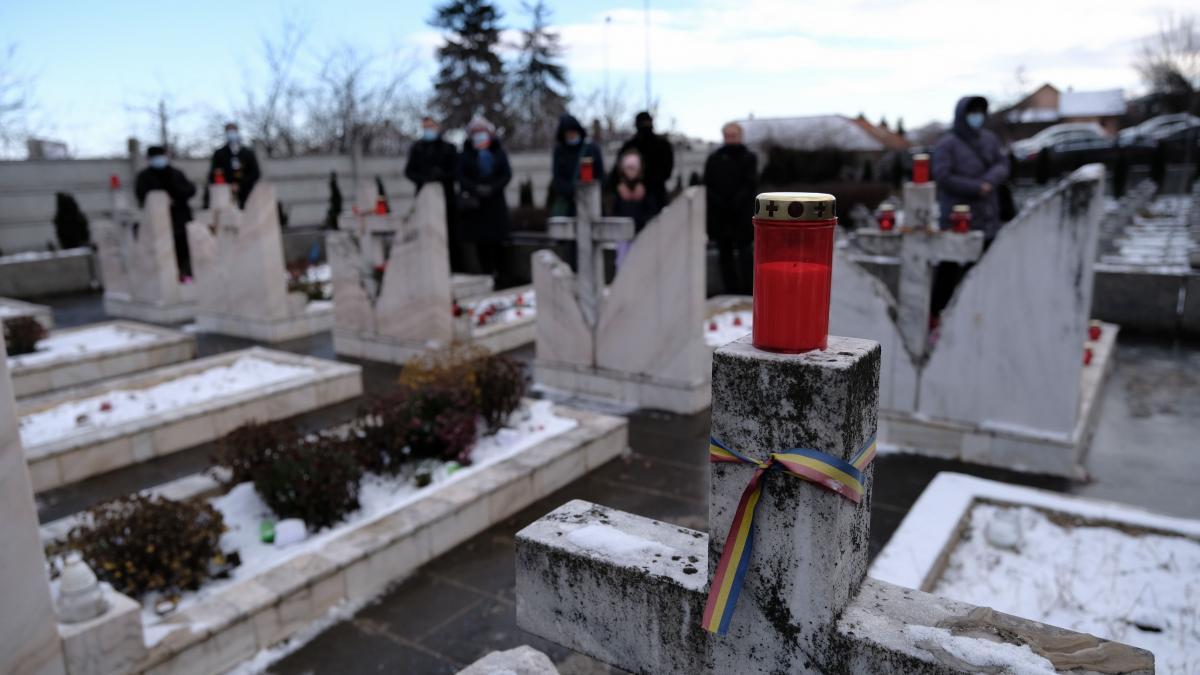 criza fortei de munca ajunge in cimitire in lipsa groparilor autoritatile folosesc excavatoare nu sunt oameni care lucreaza cu ziua