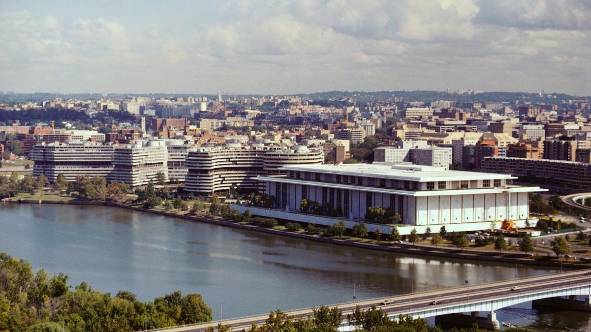 donald trump anunta ca inchide emblematicul kennedy center din washington pentru doi ani de lucrari