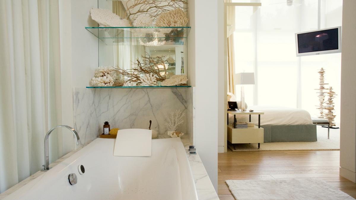 camera de hotel cu baie fara usa