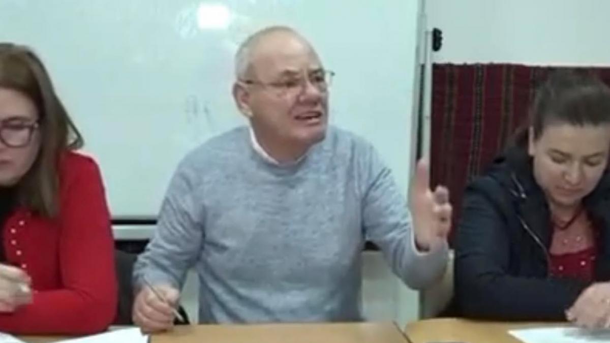 primarul care a spus ca cine nu munceste nu merita sa traiasca se apara cine nu munceste nu mananca aceasta a fost ideea mea