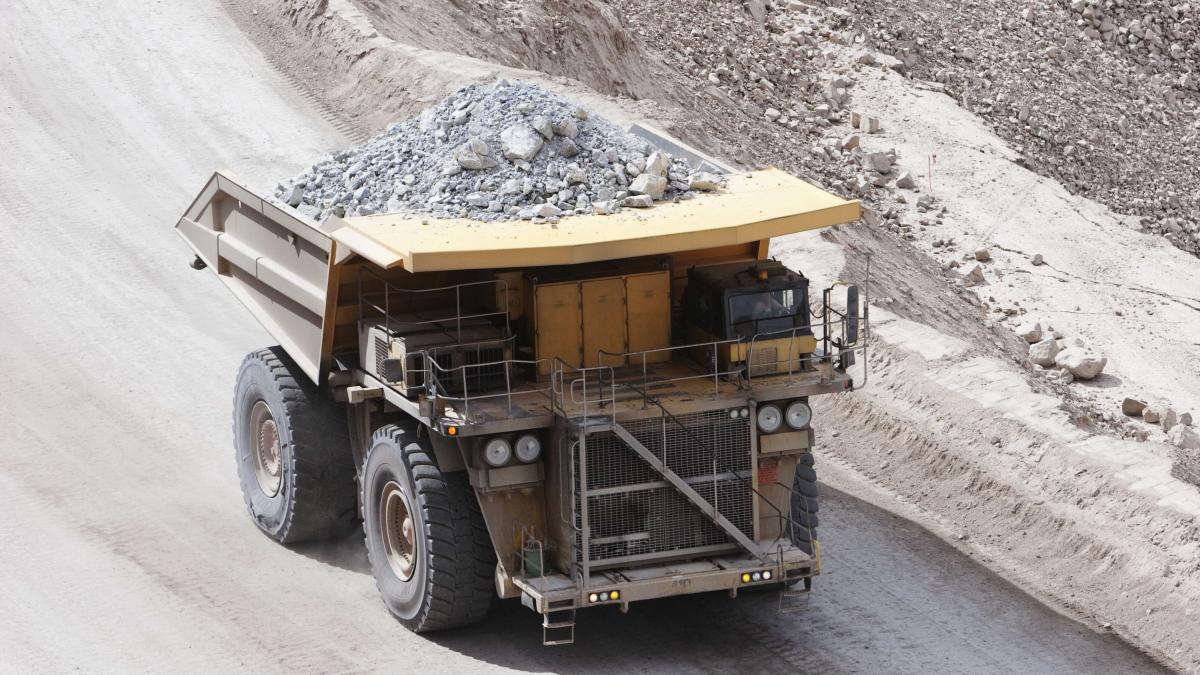 minerale critice descoperite in romania uraniu cobalt si nichel in valea leucii cu potential strategic de independenta energetica