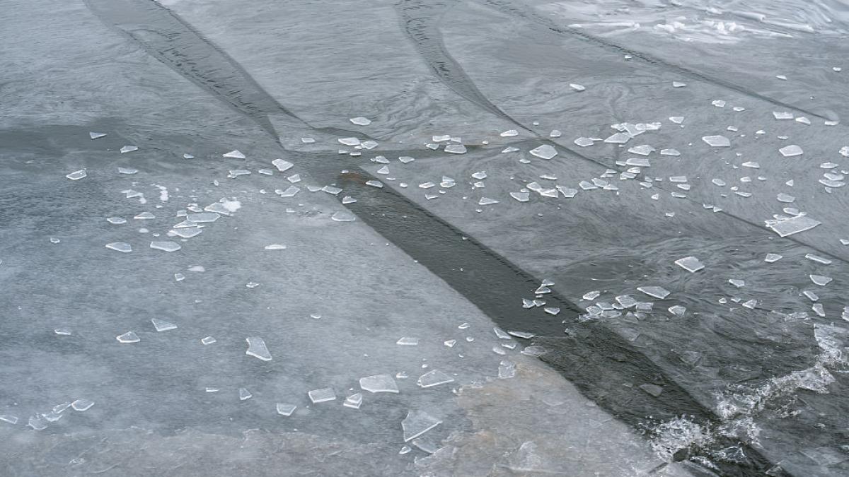 o femeie a uitat robinetul deschis dupa ce a facut baie si a transformat un cartier din china intr un adevarat patinoar