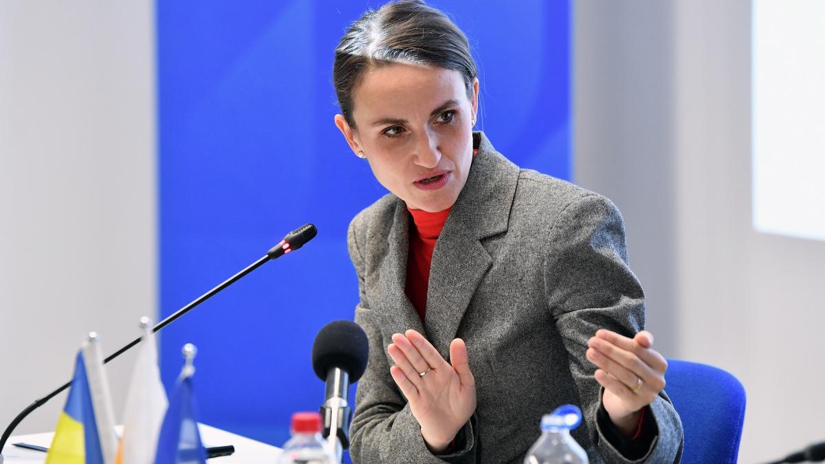 poza in care apare Oana Toiu - sursa-foto- agerpres_18986957