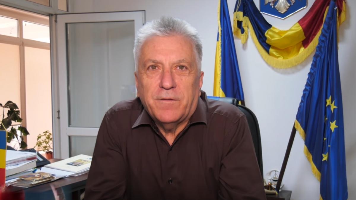 primarul din curtea de arges iritat de intrebarea cand vor avea oamenii apa potabila nu sunt mama omida nici dumnezeu ca sa rezolv