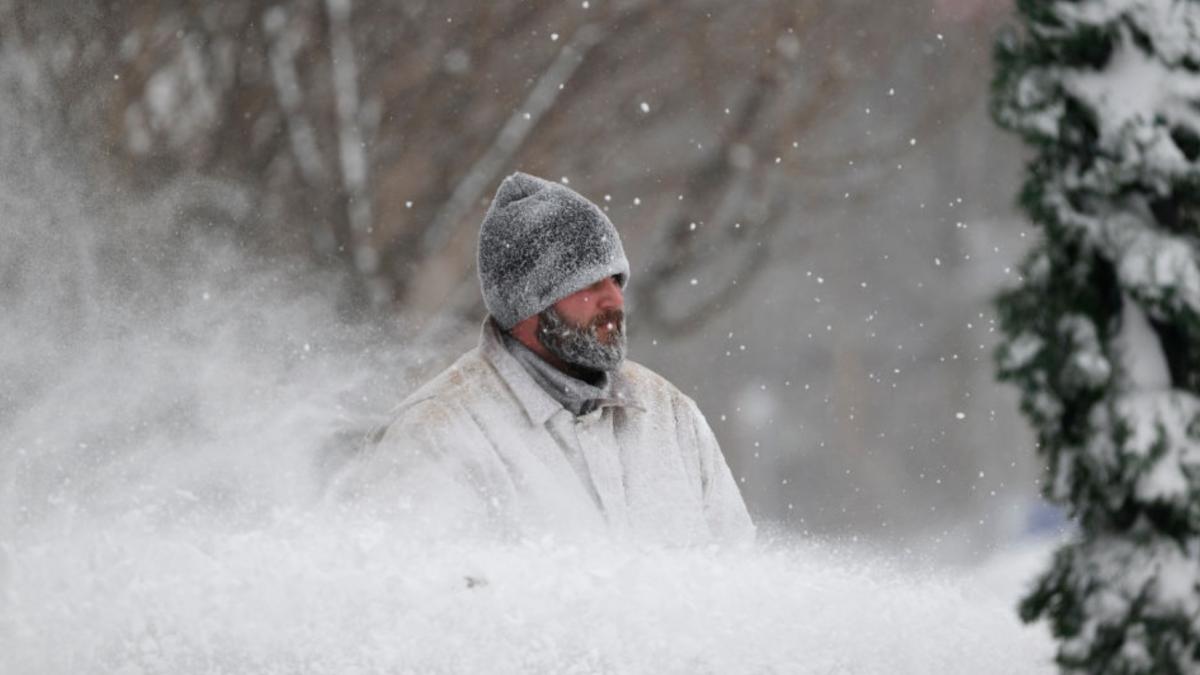 atentionari meteo imediate anm a emis cod portocaliu de ninsori si vijelii cu rafale si de 120 km h lista zonelor afectate