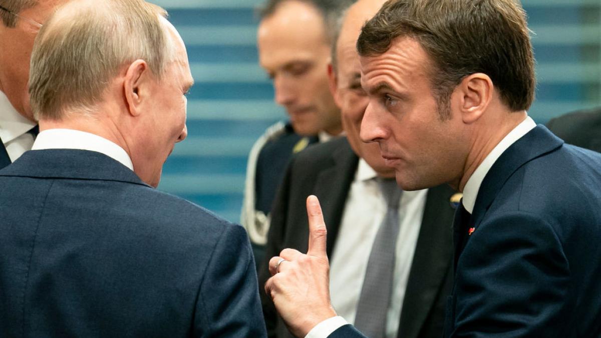 macron vorbeste cu putin  