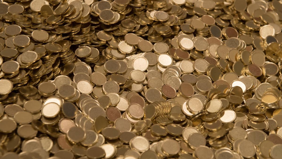 peste 10 500 de tone de monede vechi vor fi topite in bulgaria la sofia vor fi tiparite primele bancnote euro produse in tara