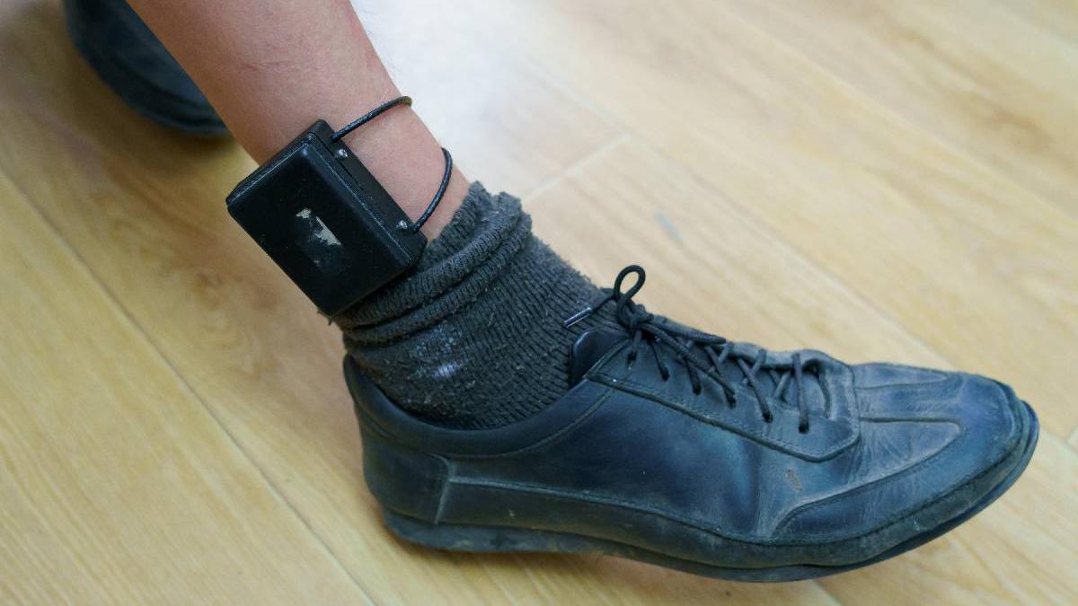 primarul comunei mitocu dragomirnei va purta bratara electronica de agresor timp de un an edilul a fost acuzat de violenta domestica