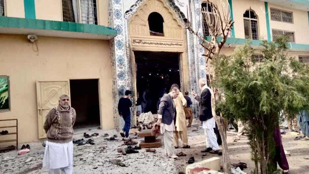 o explozie a spulberat o moschee in pakistan autoritatile anunta zeci de morti