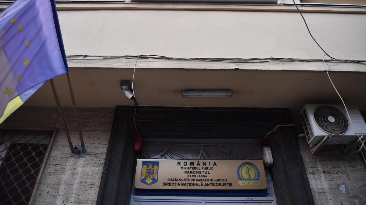 poza in care apare sediul Serviciului pentru efectuarea urmaririi penale in cauze privind infractiunile de coruptie savarsite de militari din cadrul Directiei Nationale Anticoruptie.