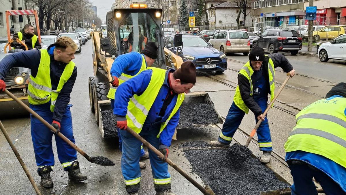 primaria capitalei s a apucat sa repare gropile din asfalt pana acum s au gasit 585 pe ce strazi sunt lucrari