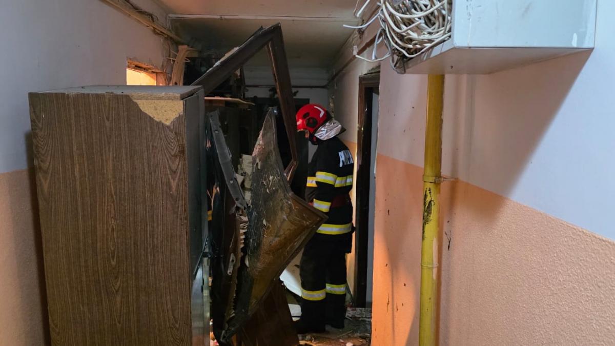 doi raniti si 50 de oameni evacuati dupa o explozie la un bloc din chitila sambata dimineata