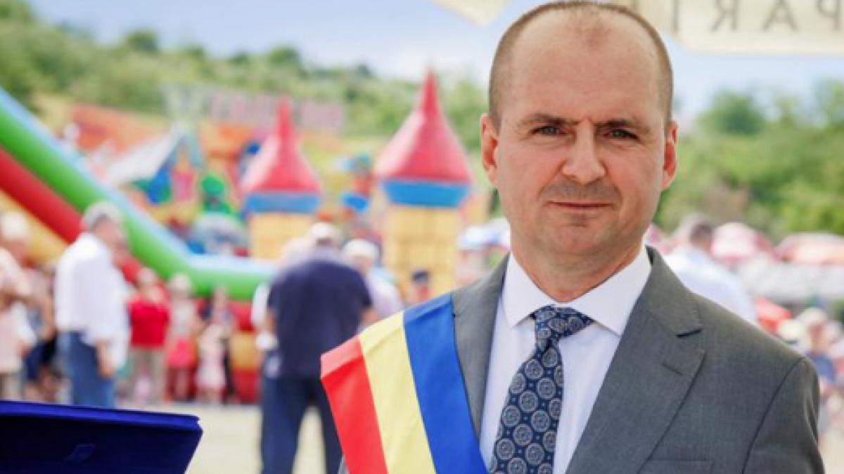 primarul comunei cu conturile blocate unde oamenii nu mai platesc taxele majorate ce facem noi primariile azi nu maine