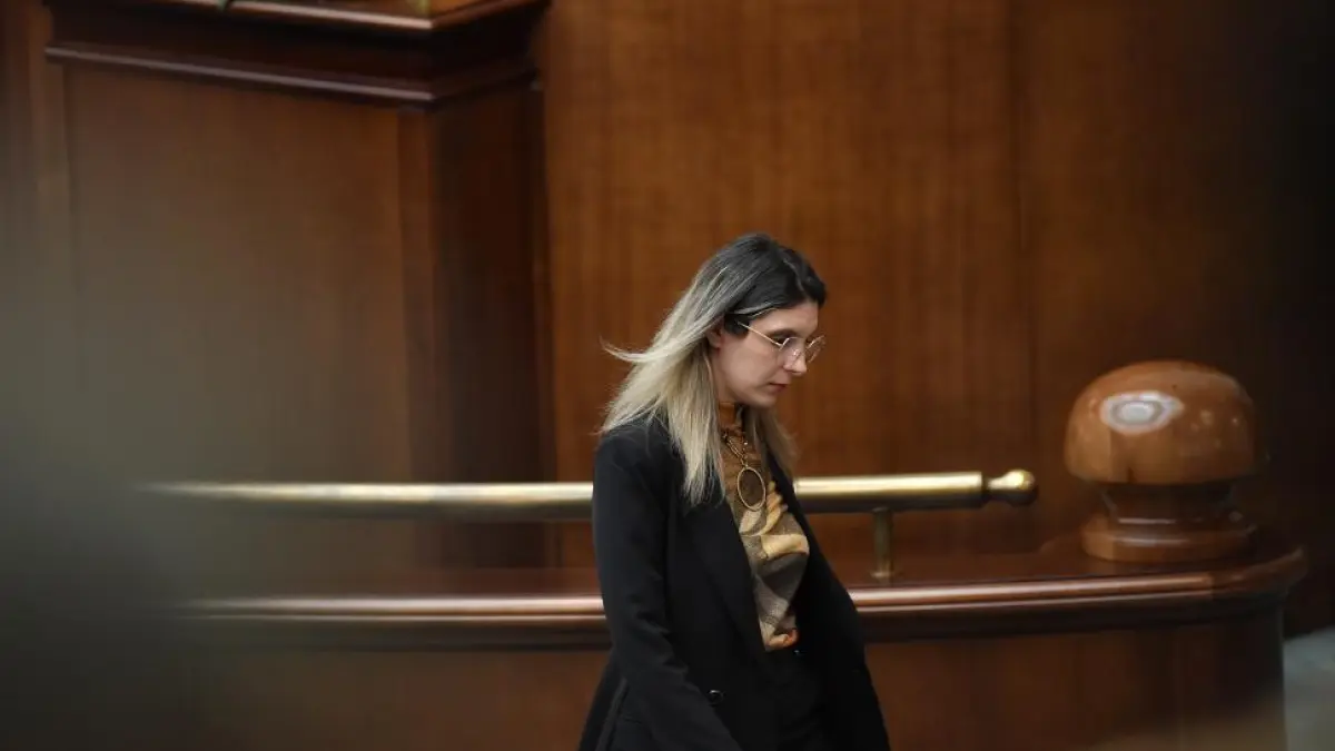 diana buzoianu dupa ce s a cerut sa fie scoasa din senat la dezbaterea motiunilor arata tendinte dictatoriale