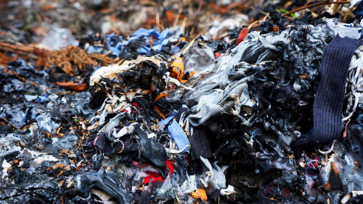 uniunea europeana interzice distrugerea hainelor nevandute masura intra in vigoare pe 19 iulie pentru marile companii