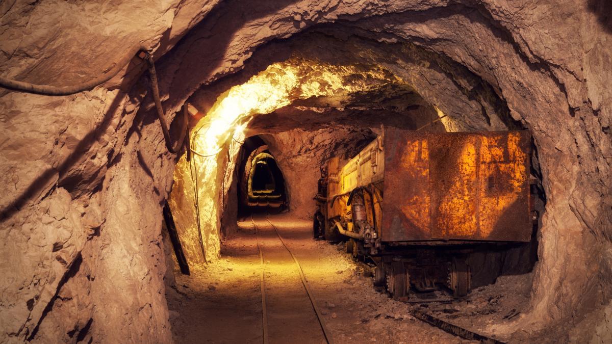 afacerea pamanturi rare mina din romania pe care a pus ochii donald trump zace in paragina de 35 de ani