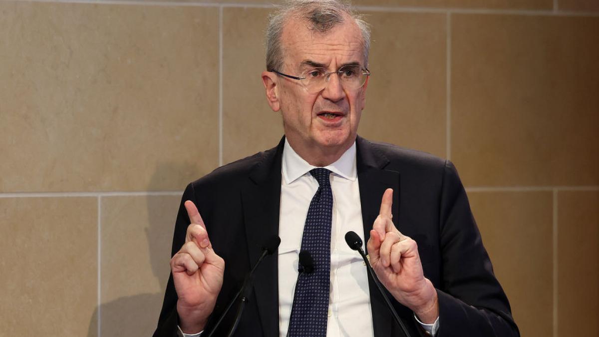 guvernatorul uneia din cele mai mari banci centrale europene a demisionat brusc decizia lui e considerata una strategica