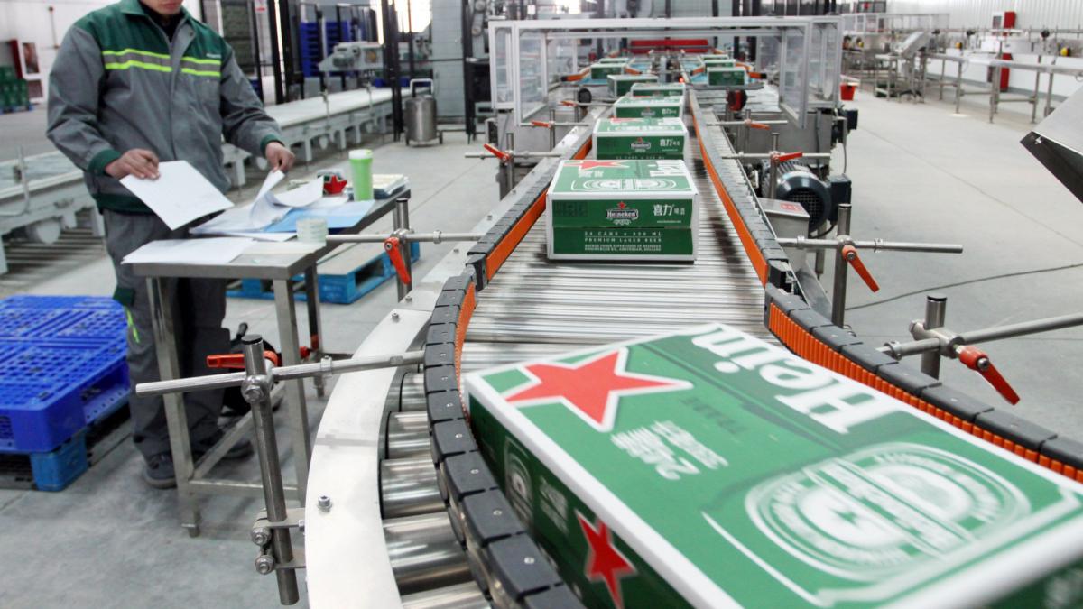 heineken anunta concedieri masive pana la 6 000 de angajati vor ramane fara locuri de munca din cauza conditiilor de piata dificile