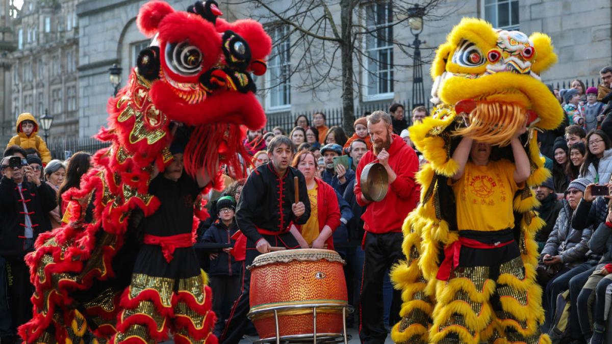 cei 7 000 de chinezi din romania se pregatesc de anul nou chinezesc ce aduce anul calului de foc