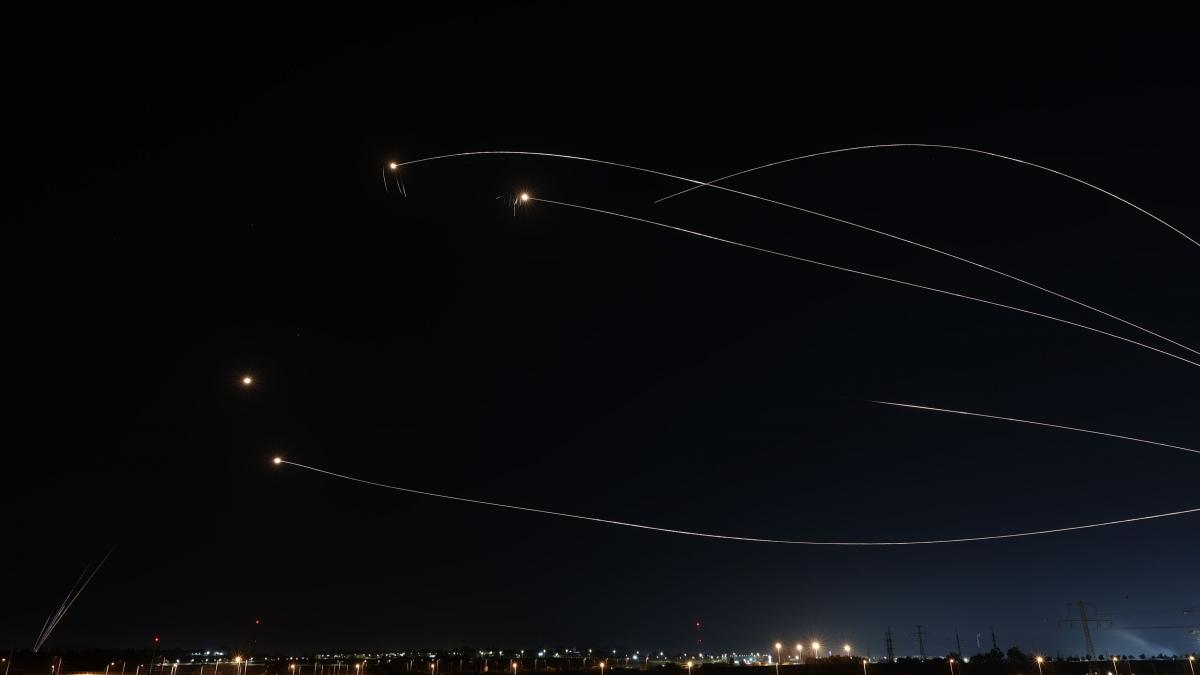 doi israelieni au fost trimisi in judecata pentru ca au folosit secrete militare ca sa castige peste 100 000 de euro din pariuri