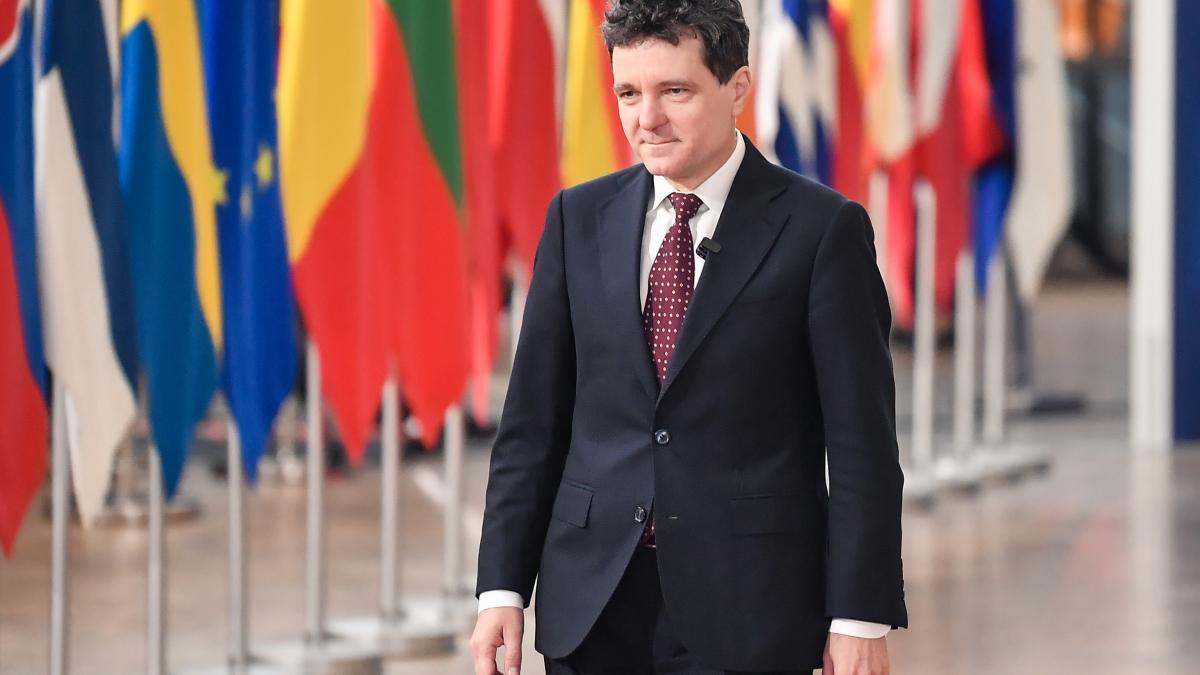 nicusor dan romania poate fi cel mult observator in consiliul pacii al lui trump discutam cu organizatorii sa vedem ce inseamna