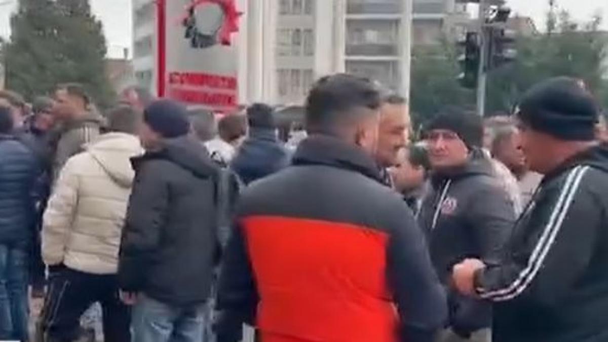 angajati ai ce oltenia protesteaza la targu jiu