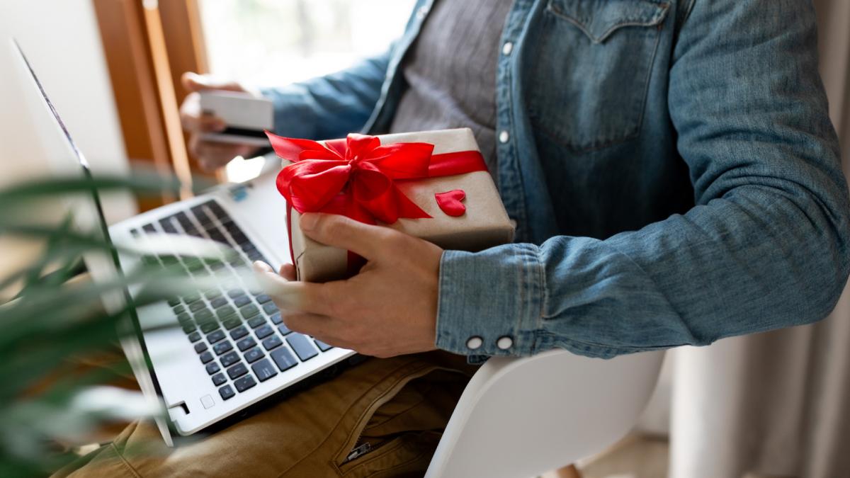 barbat cadou valentines day ziua indragostitilor comanda online laptop