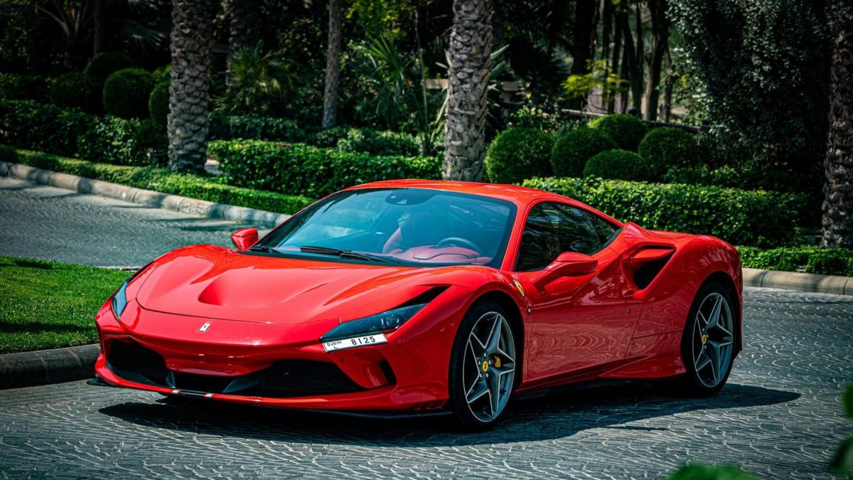 un om al strazii a fost surprins la volanul unui ferrari circuland cu 247 km h ce au descoperit politistii cand l au oprit