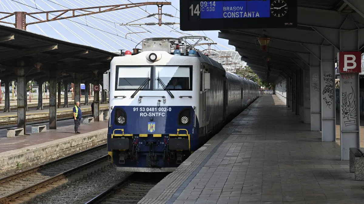 un tren a deraiat in gara de nord circulatia a fost blocata 2 ore