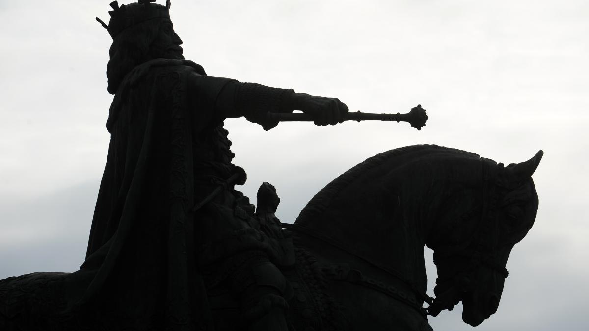 documentul era la burta calului o scrisoare din 1882 a fost descoperita in statuia ecvestra a lui stefan cel mare din iasi