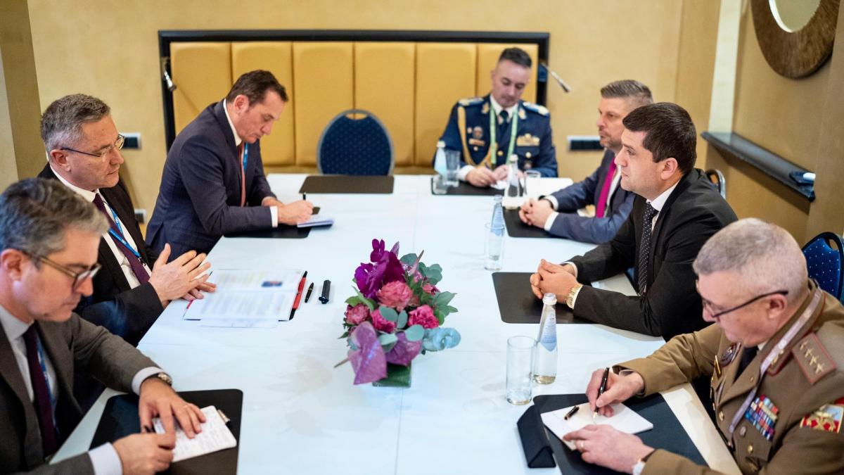 miruta romania nu trebuie sa fie doar beneficiar de securitate ci si furnizor avem nevoie de o industrie de aparare competitiva