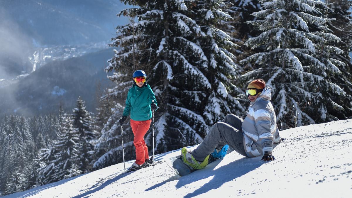 romanii au luat cu asalt partiile din sinaia de valentine s day 2 500 de turisti pe munte parcarile sunt pline ochi