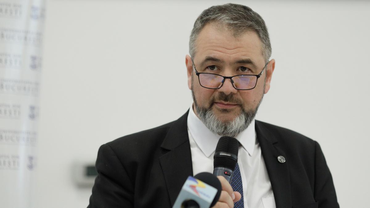 consilierul lui nicusor dan pe probleme de educatie accesul minorilor la retelele sociale trebuie interzis