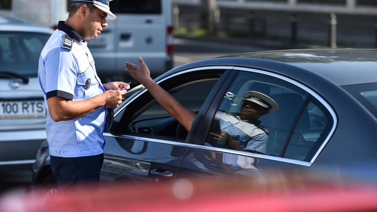 sofer baut si cu permisul suspendat oprit cu focuri de arma in dambovita dupa ce a refuzat sa coboare din masina la un control rutier