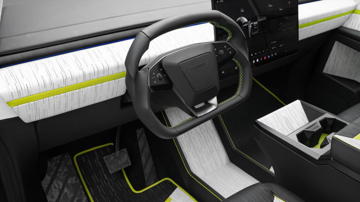 volan tip jug in interiorul unui autoturism tesla