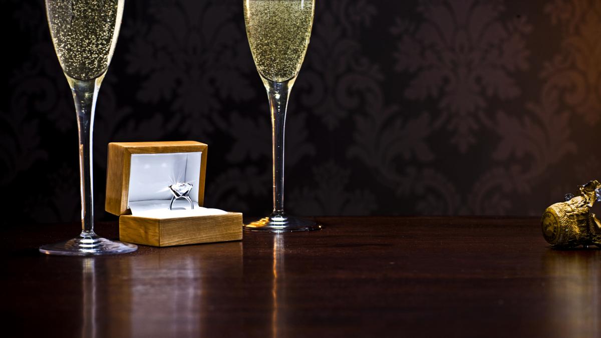 situatia complicata in care s a trezit um medic care i a daruit un diamant de 14 000 de euro unei angajate pe care apoi a concediat o