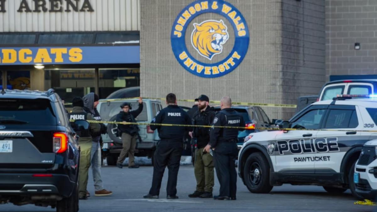 atac armat la un patinoar din rhode island doi morti si trei raniti dupa ce un barbat a inceput sa traga cu arma la un meci de hochei