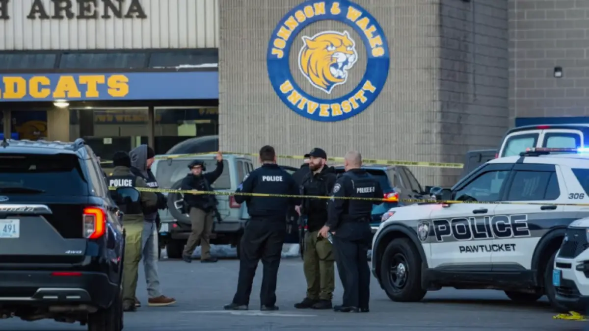 atac armat la un patinoar din rhode island doi morti si trei raniti dupa ce un barbat a inceput sa traga cu arma la un meci de hochei