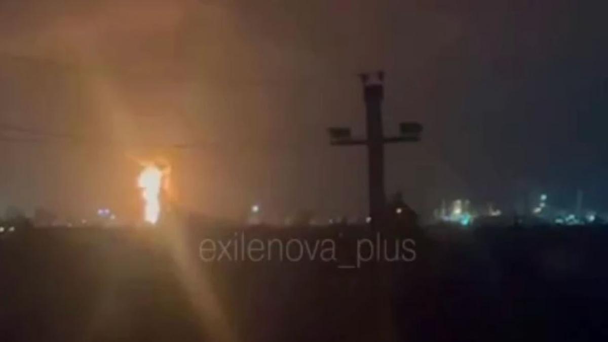 ucraina a atacat cu drone rusia o rafinarie a luat foc 5 aeroporturi au fost inchise si s au produs pene de curent la kazan