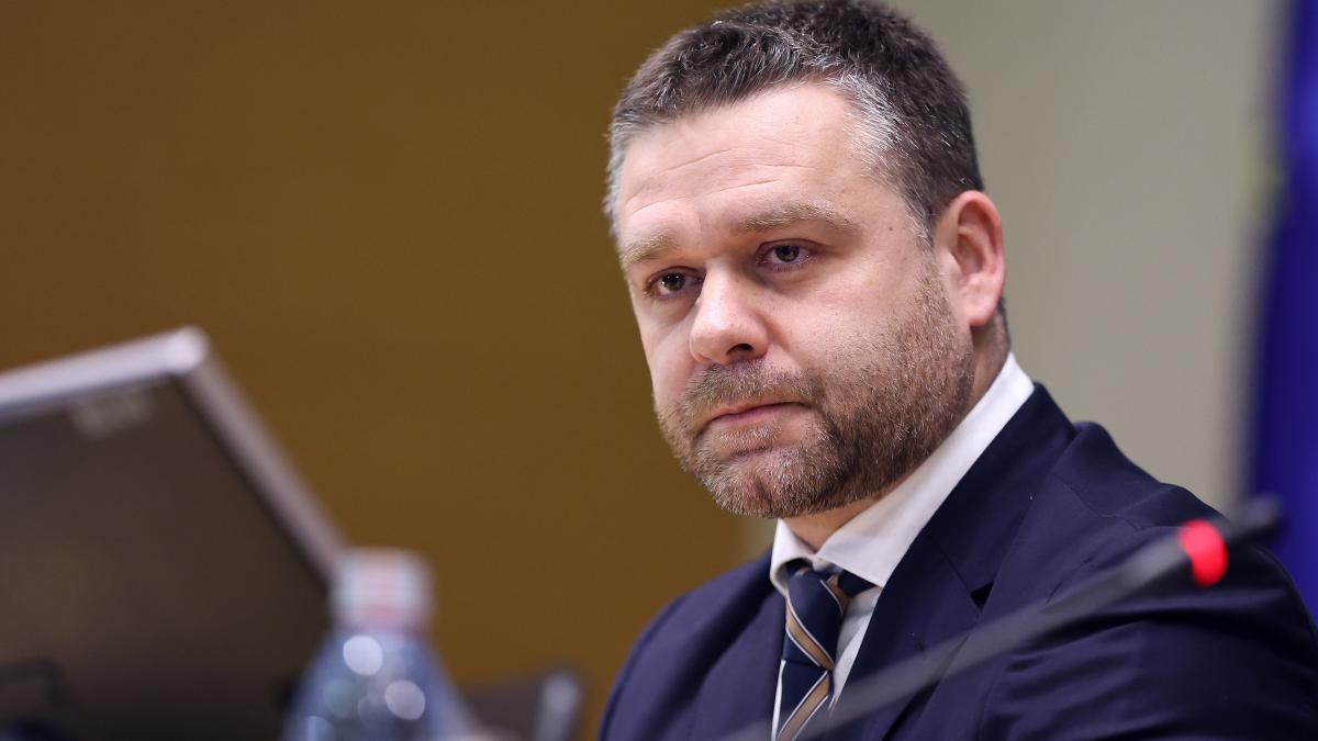 ciucu despre capitala blocata de zapada e asteptarea ca imediat totul sa fie la negru nu putem rezolva totul sunt masini peste tot