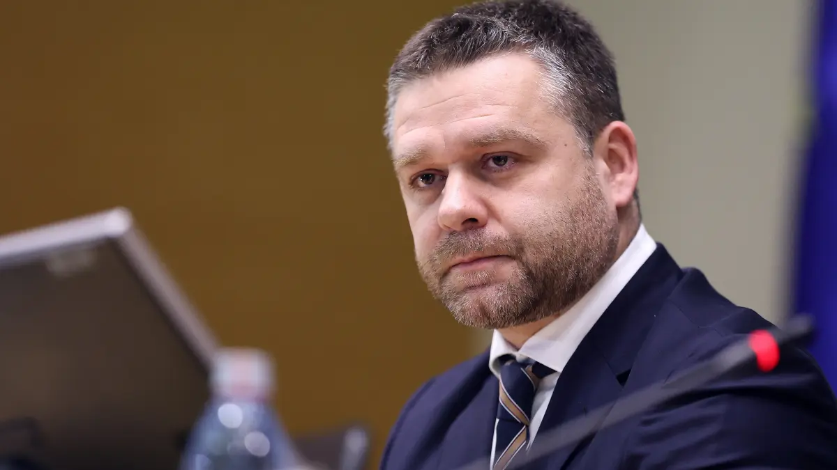 ciucu despre capitala blocata de zapada e asteptarea ca imediat totul sa fie la negru nu putem rezolva totul sunt masini peste tot
