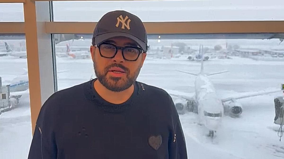 mihai gadea blocat pe aeroport din cauza vremii extreme nimeni nu stie de fapt cand va pleca de pe aeroportul otopeni