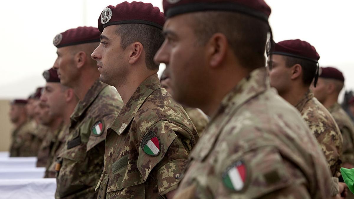 italia vrea sa si mareasca armata cu 100 000 de oameni