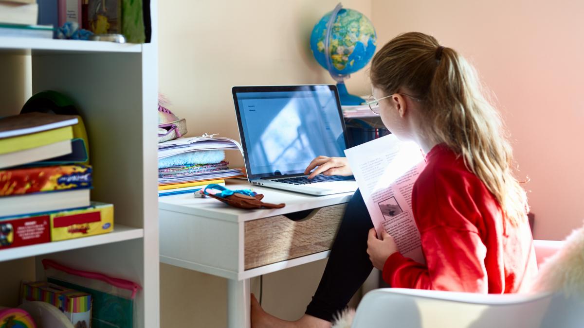 scolile din judetul galati isi desfasoara cursurile online joi iar circulatia este restrictionata pe 13 drumuri judetene