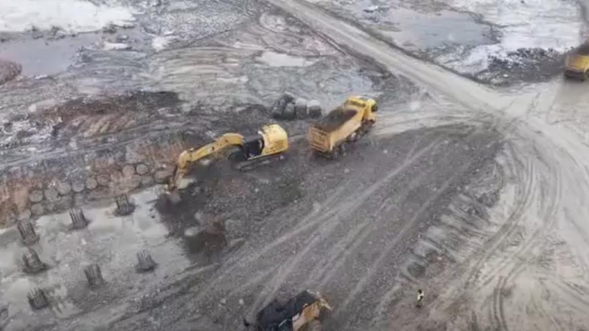 lucrari intense la nodul rutier de la boita de pe autostrada sibiu fagaras pistol mobilizare cu 300 de muncitori si 75 de utilaje