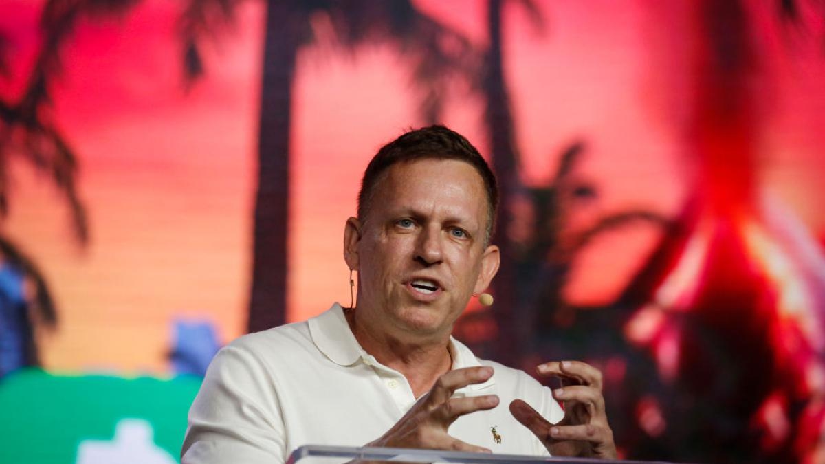 miliardarul peter thiel obtine de la administratia trump un contract urias pentru compania palantir cu homeland security din sua