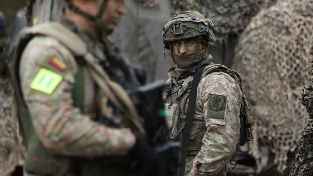 sua vor ca nato sa revina la setarile din fabrica presiuni pentru incheierea misiunii din irak si reducerea operatiunilor globale